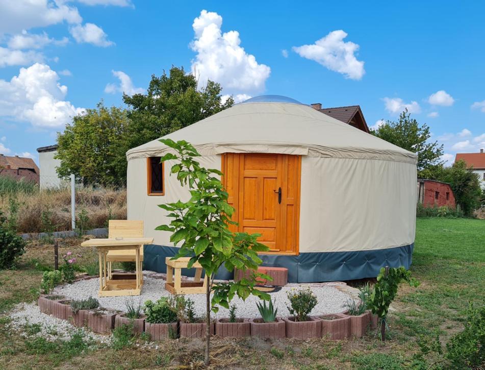 Jurtafarm Rackeve - A Nomad Luxus Hotel Exterior photo